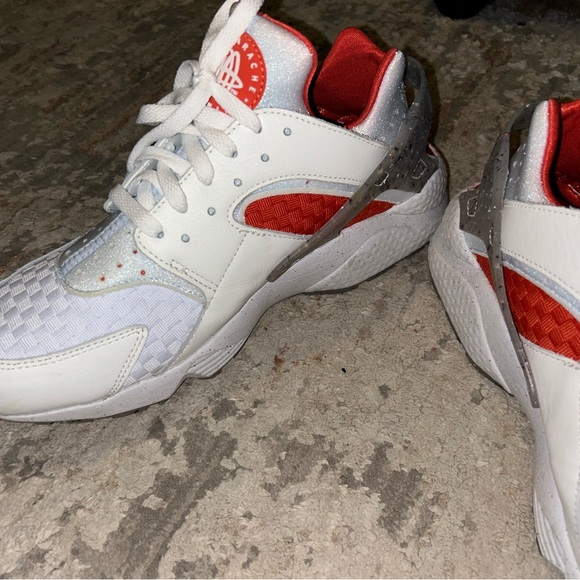 Nike Air Huarache mens9.5 / women’s 11.5 White/Orange - Picture 2 of 5